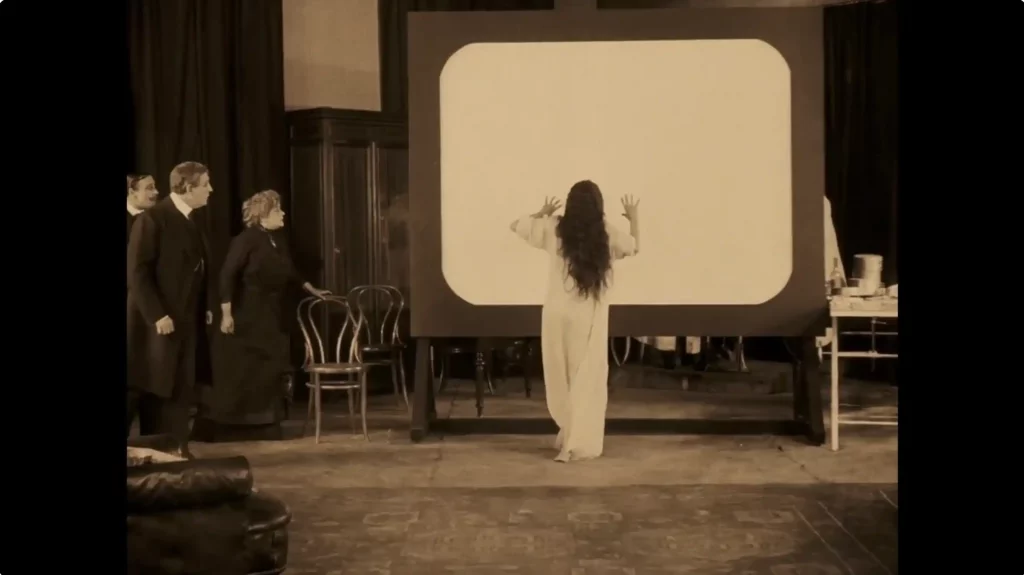 THE SCREEN AS THRESHOLD: THE CINEMATIC EXPERIENCE AS PASSAGE